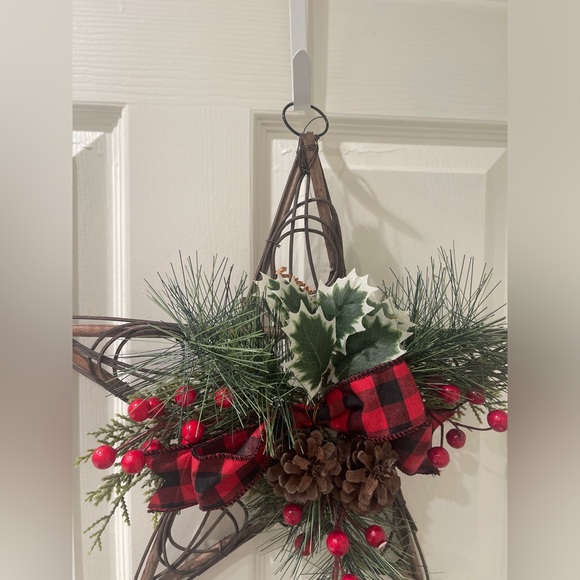 Wreath & Wreath Hanger NWOT - Picture 3 of 3